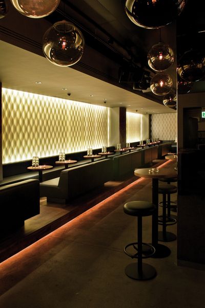 Vertikal-Lamellen, SG 2910, Multi Visio, Room shot "Amber Club", Zurich, Switzerland, Vertical Waves