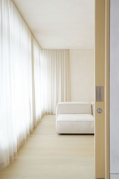 Карнизные системы , SG 6465, Polyflax, Centre Point Residence, London, United Kingdom