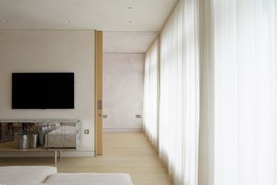 Карнизные системы , SG 6465, Polyflax, Centre Point Residence, London, United Kingdom