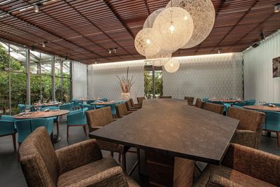 Vertikal-Lamellen, SG 2960, Multi Visio, Room shot "Oona the Restaurant", Frutigen, Switzerland, Vertical Waves