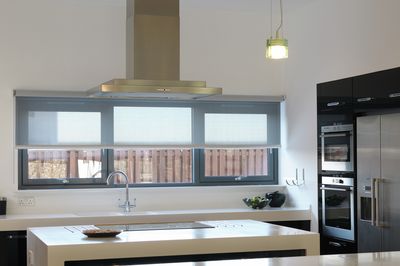 Системы рулонных штор, SG 4910, Room shot "Kenny Miller Home", Edinburgh, United Kingdom