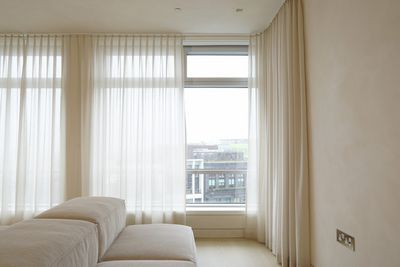 Карнизные системы , SG 6465, Polyflax, Centre Point Residence, London, United Kingdom